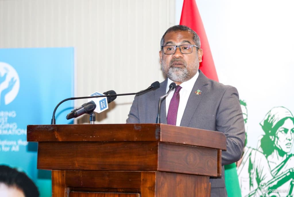 Minister Praises Bangladeshi Workers