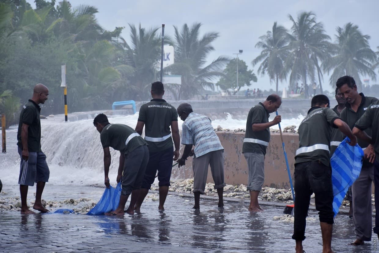 MET Office Reissues Nationwide White Alert Over Swell Wave Surges