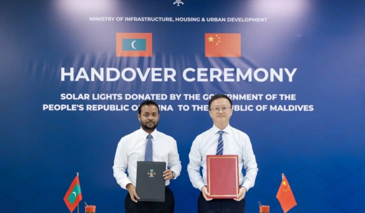 China Donates 880 Solar Streetlights to Maldives