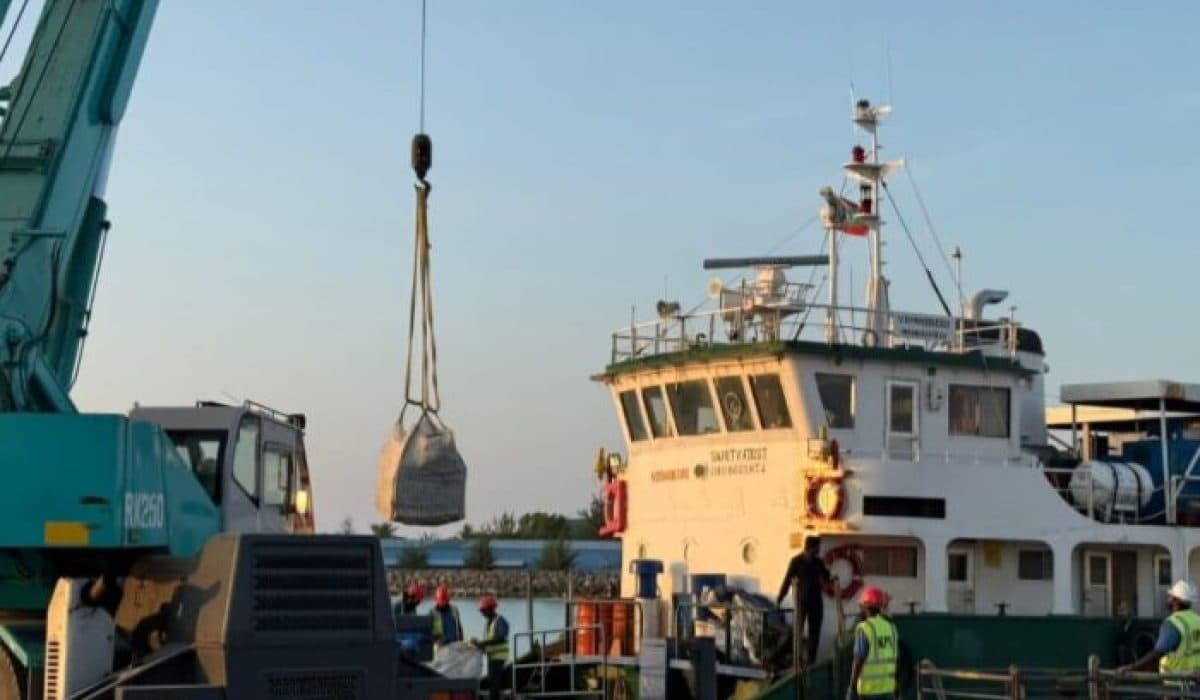 First Cargo Vessel Arrives in Kulhudhuffushi