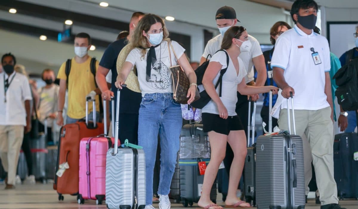 Tourist Arrivals Pass 135,000
