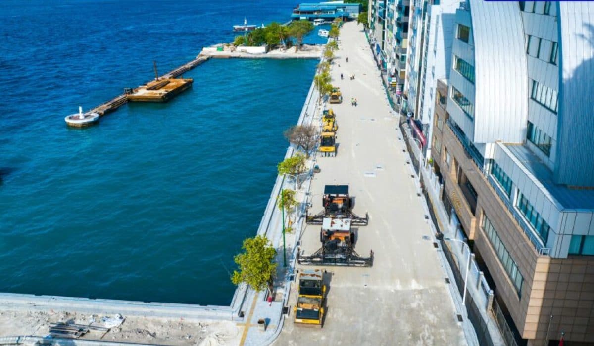 Asphalt Work Completed on Major Section of Boduthakurufaanu Magu